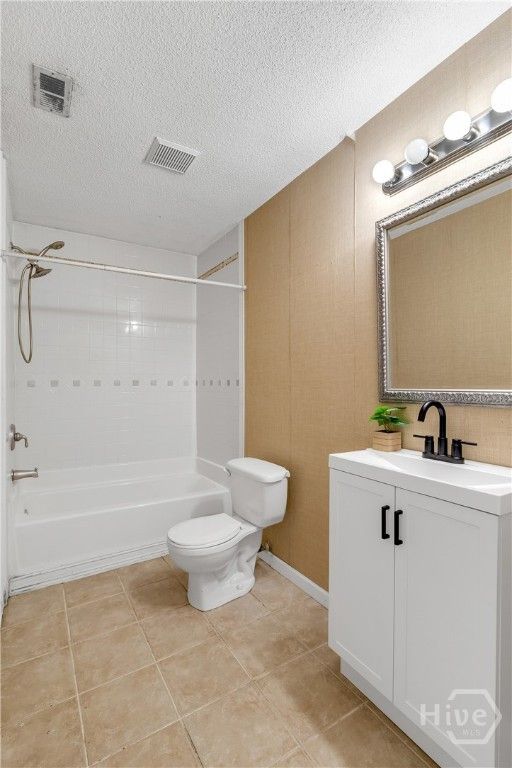 Image 19 of property listing at 132 Hunt Club Court, Savannah, GA 31406