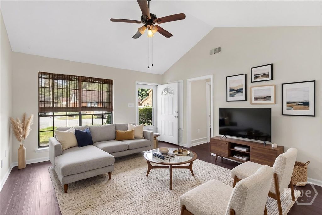 Image 4 of property listing at 132 Hunt Club Court, Savannah, GA 31406