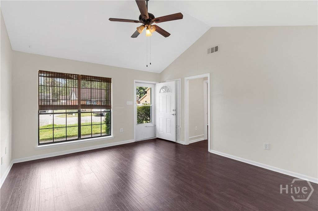 Image 5 of property listing at 132 Hunt Club Court, Savannah, GA 31406