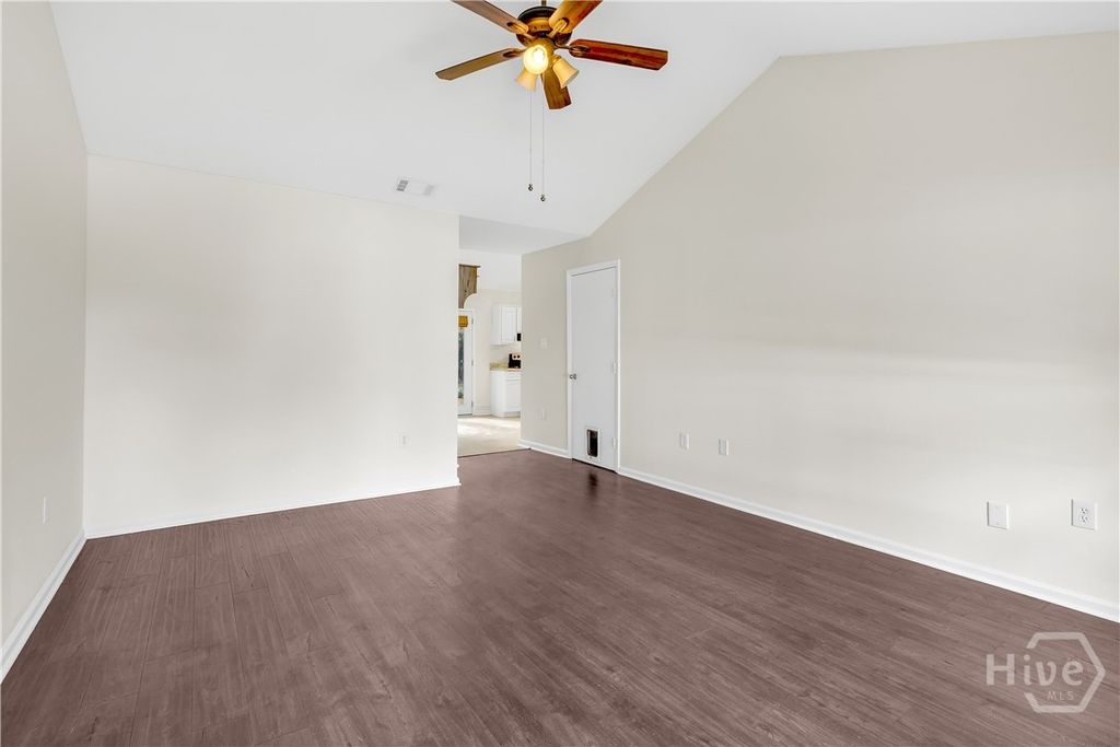 Image 6 of property listing at 132 Hunt Club Court, Savannah, GA 31406