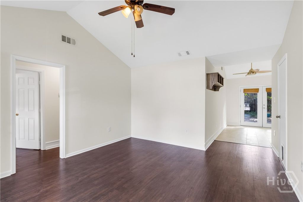 Image 7 of property listing at 132 Hunt Club Court, Savannah, GA 31406