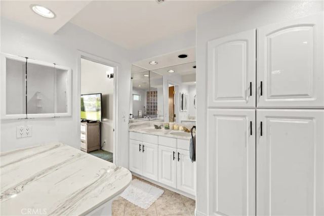 30199 Windward Drive, Canyon Lake, CA 92587