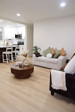 1084 SW 4th Ave, Pompano Beach, FL 33060