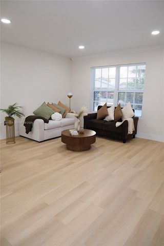 1084 SW 4th Ave, Pompano Beach, FL 33060