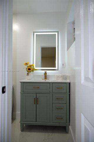 1084 SW 4th Ave, Pompano Beach, FL 33060