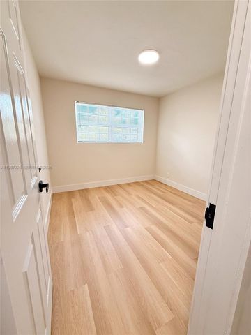 1084 SW 4th Ave, Pompano Beach, FL 33060