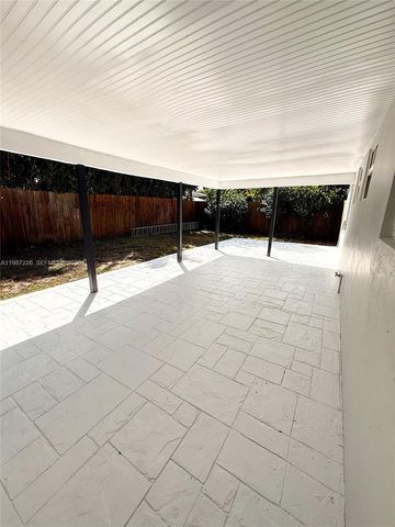 1084 SW 4th Ave, Pompano Beach, FL 33060