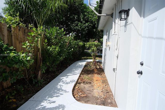 1084 SW 4th Ave, Pompano Beach, FL 33060