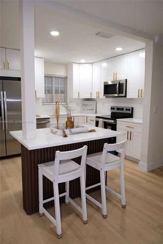 1084 SW 4th Ave, Pompano Beach, FL 33060