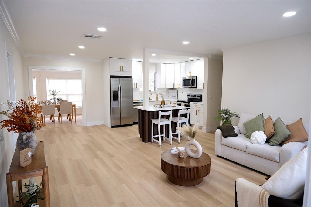 1084 SW 4th Ave, Pompano Beach, FL 33060