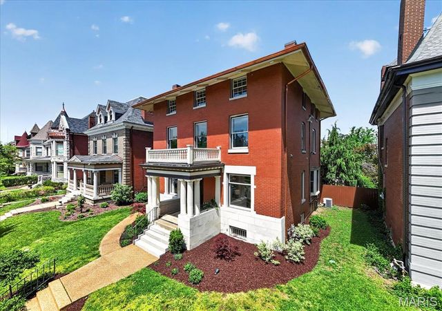 5123 Westminster Place, St Louis, MO 63108