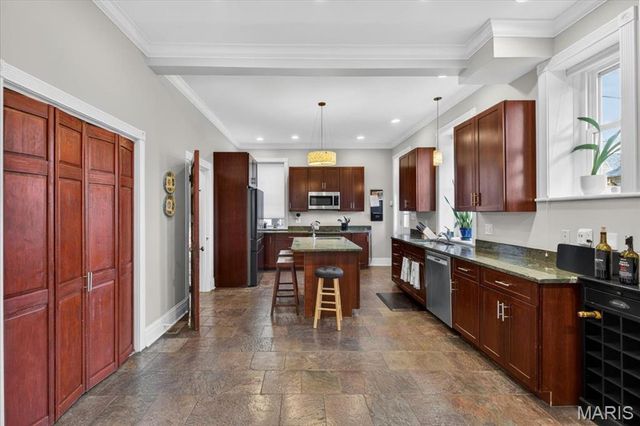 5123 Westminster Place, St Louis, MO 63108
