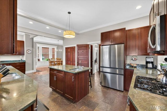 5123 Westminster Place, St Louis, MO 63108