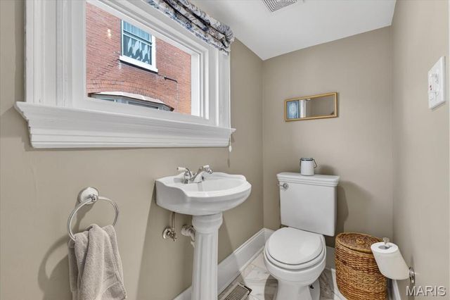 5123 Westminster Place, St Louis, MO 63108