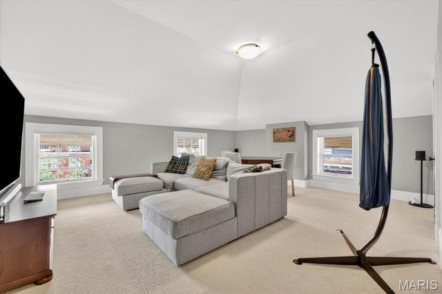 5123 Westminster Place, St Louis, MO 63108