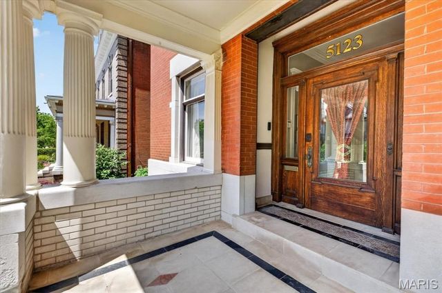 5123 Westminster Place, St Louis, MO 63108