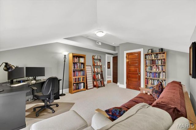 5123 Westminster Place, St Louis, MO 63108