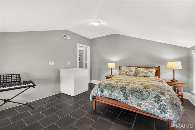 5123 Westminster Place, St Louis, MO 63108