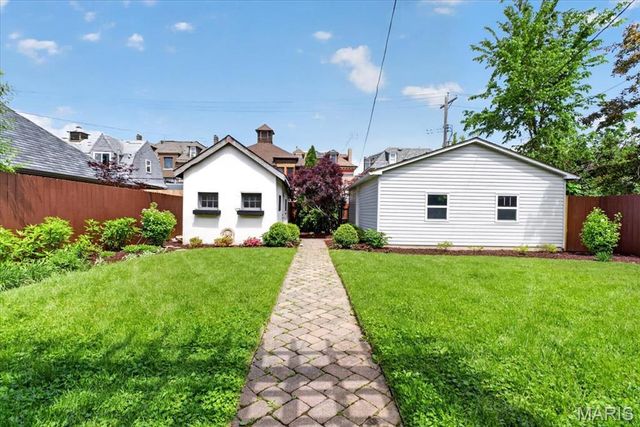 5123 Westminster Place, St Louis, MO 63108