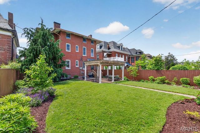 5123 Westminster Place, St Louis, MO 63108