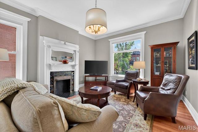 5123 Westminster Place, St Louis, MO 63108