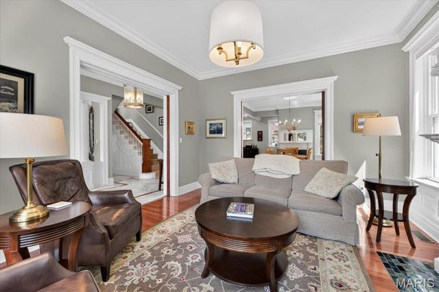 5123 Westminster Place, St Louis, MO 63108