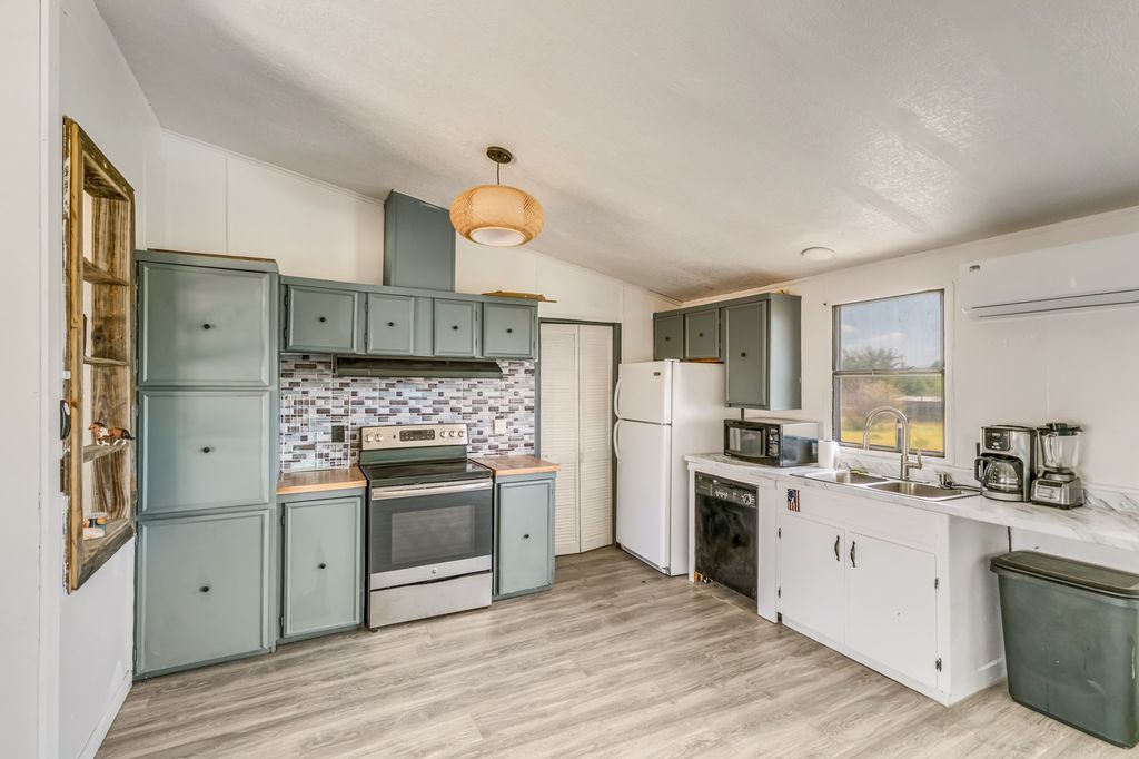 206 Creekview Meadows Court, Springtown, TX 76082 — photo 5