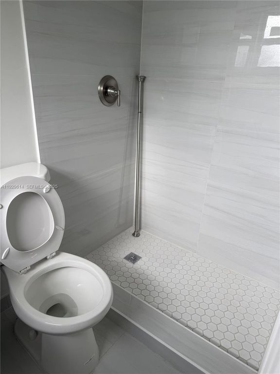 13828 Harrison St, Miami, FL 33176