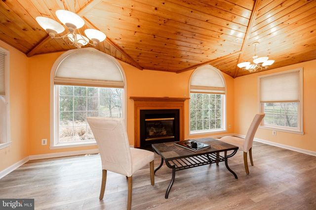 204 E BUCHERT RD, Gilbertsville, PA 19525