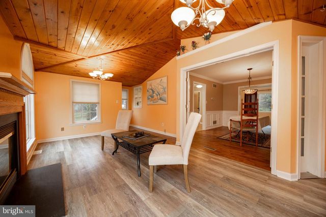 204 E BUCHERT RD, Gilbertsville, PA 19525