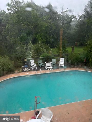 204 E BUCHERT RD, Gilbertsville, PA 19525