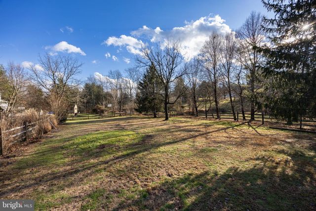 204 E BUCHERT RD, Gilbertsville, PA 19525