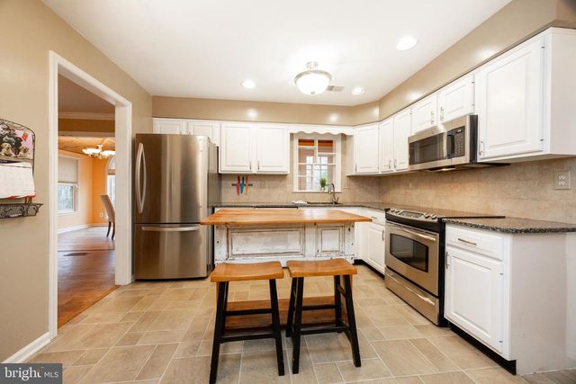 204 E BUCHERT RD, Gilbertsville, PA 19525