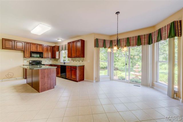 831 Wheaton Way, St Louis, MO 63141