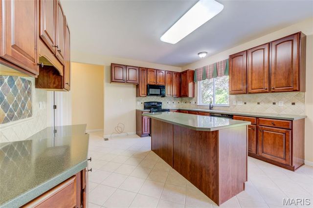 831 Wheaton Way, St Louis, MO 63141