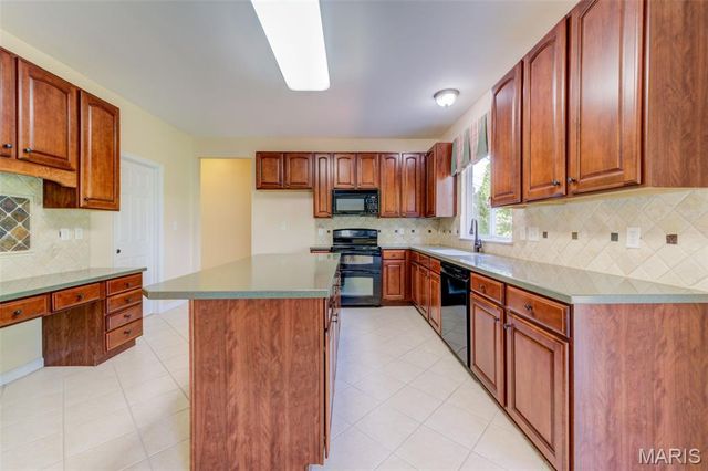 831 Wheaton Way, St Louis, MO 63141
