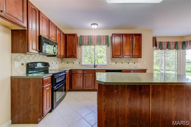 831 Wheaton Way, St Louis, MO 63141