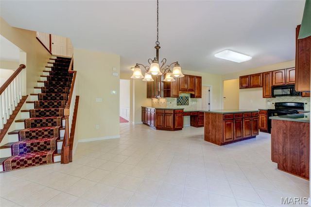 831 Wheaton Way, St Louis, MO 63141