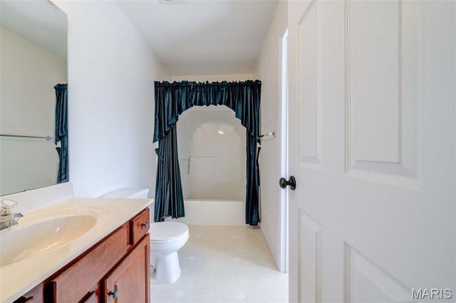 831 Wheaton Way, St Louis, MO 63141