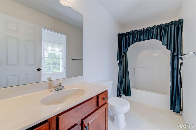 831 Wheaton Way, St Louis, MO 63141