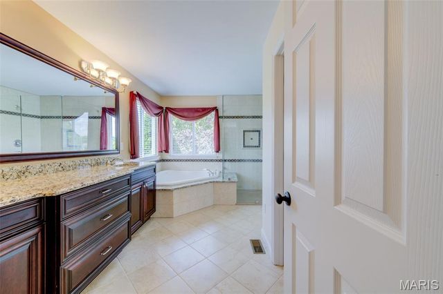 831 Wheaton Way, St Louis, MO 63141