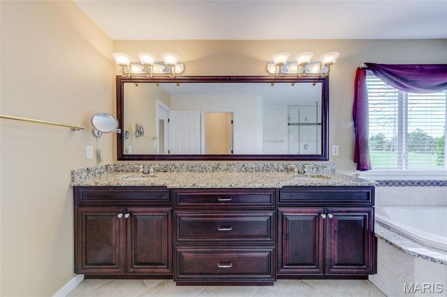 831 Wheaton Way, St Louis, MO 63141