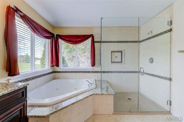 831 Wheaton Way, St Louis, MO 63141