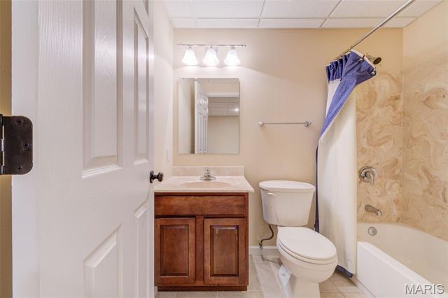 831 Wheaton Way, St Louis, MO 63141