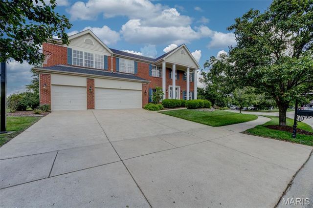 831 Wheaton Way, St Louis, MO 63141