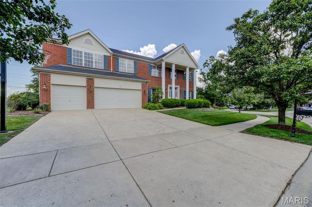 831 Wheaton Way, St Louis, MO 63141