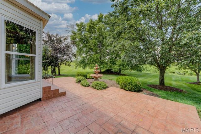 831 Wheaton Way, St Louis, MO 63141