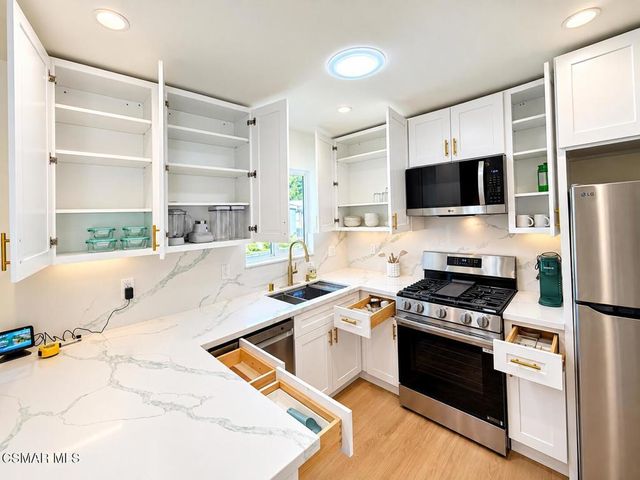 8324 Bardwell Avenue, Panorama City, CA 91402