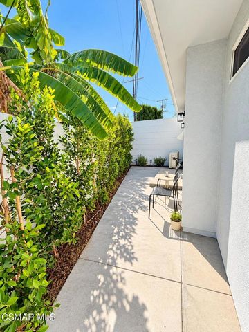 8324 Bardwell Avenue, Panorama City, CA 91402