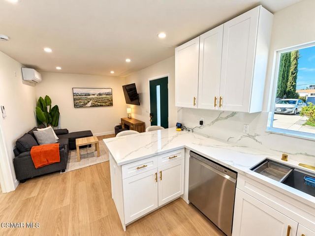 8324 Bardwell Avenue, Panorama City, CA 91402